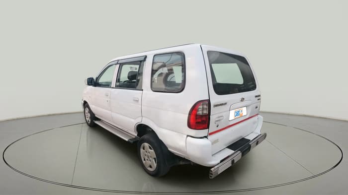 2013 Chevrolet Tavera NEO LS B3 7 STR BS III, Diesel, Manual, 3,81,866 km, exterior