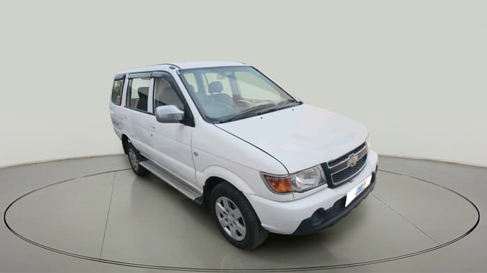 2013 Chevrolet Tavera NEO LS B3 7 STR BS III, Diesel, Manual, 3,81,866 km, exterior