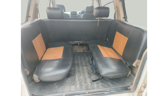 2013 Chevrolet Tavera NEO LS B3 7 STR BS III, Diesel, Manual, 3,81,866 km, interior