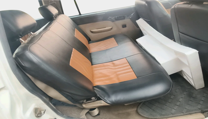 2013 Chevrolet Tavera NEO LS B3 7 STR BS III, Diesel, Manual, 3,81,866 km, interior