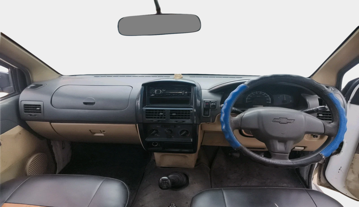 2013 Chevrolet Tavera NEO LS B3 7 STR BS III, Diesel, Manual, 3,81,866 km, interior