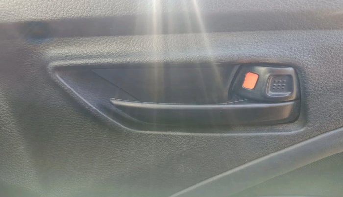 2022 Maruti BREZZA VXI SMART HYBRID, Petrol, Manual, 33,838 km, interior