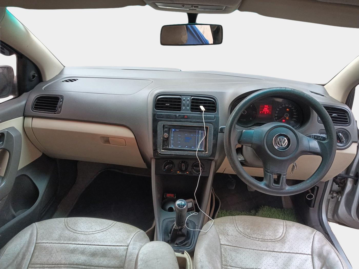 2010 Volkswagen Vento TRENDLINE DIESEL 1.6, Diesel, Manual, 1,04,336 km, interior