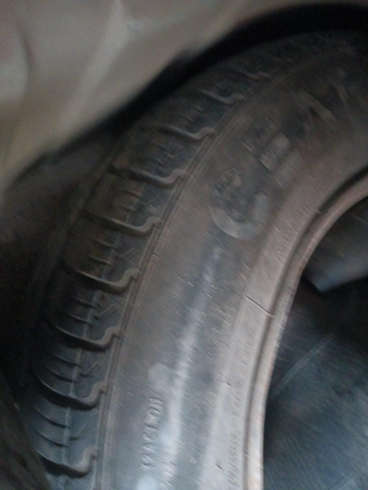 2010 Volkswagen Vento TRENDLINE DIESEL 1.6, Diesel, Manual, 1,04,336 km, tyre