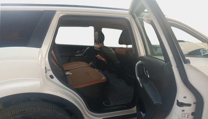 2018 Mahindra XUV500 W7, Diesel, Manual, 62,325 km, interior