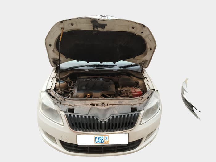 2015 Skoda Rapid AMBITION 1.5 TDI AT, Diesel, Automatic, 3,72,73,933 km, exterior