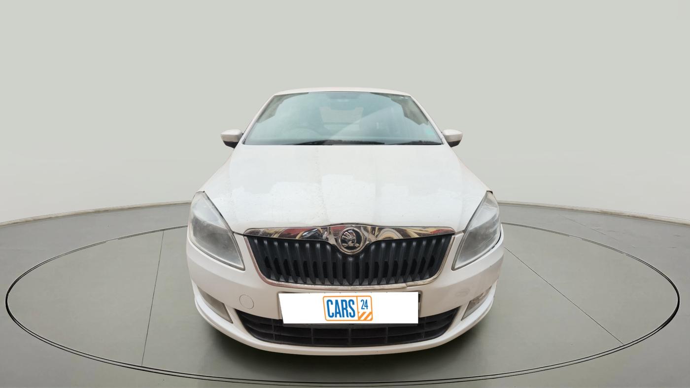2015 Skoda Rapid AMBITION 1.5 TDI AT, Diesel, Automatic, 3,72,73,933 km, exterior