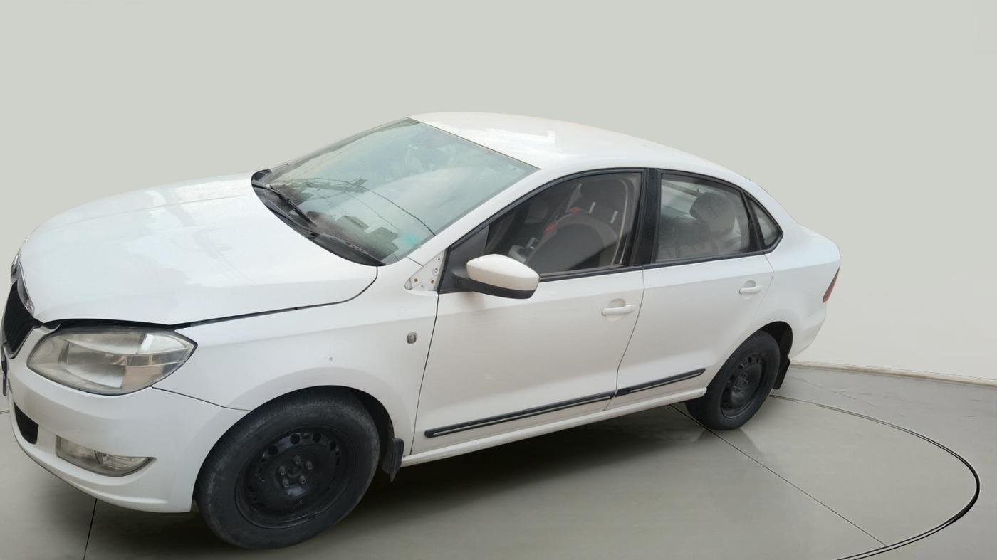 2015 Skoda Rapid AMBITION 1.5 TDI AT, Diesel, Automatic, 3,72,73,933 km, exterior