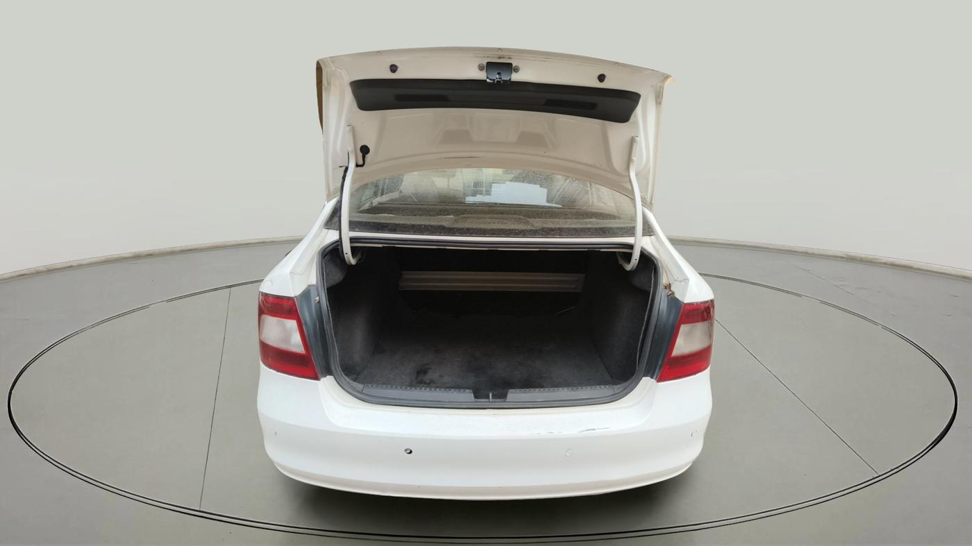 2015 Skoda Rapid AMBITION 1.5 TDI AT, Diesel, Automatic, 3,72,73,933 km, exterior