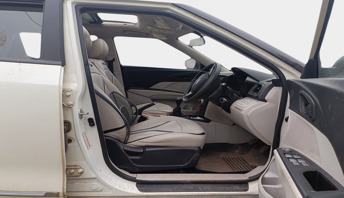 2022 Mahindra XUV300 W6 1.5 Diesel, Diesel, Manual, 36,643 km, interior