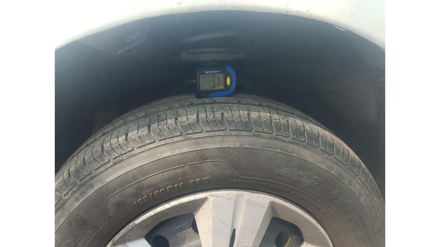 2013 Maruti Swift VXI, Petrol, Manual, 79,384 km, tyre