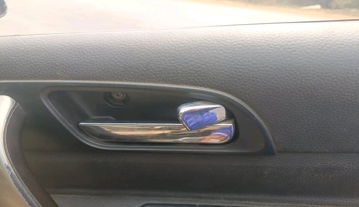 2017 Tata Safari Storme 2.2 EX 4X2, Diesel, Manual, 1,25,026 km, interior