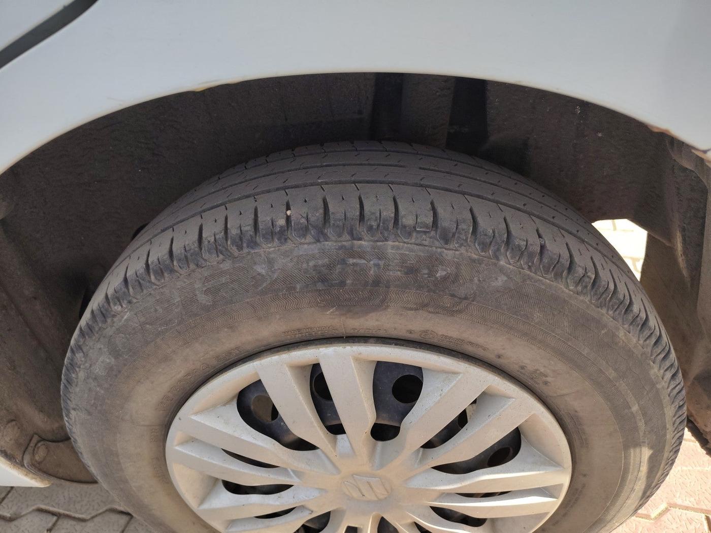 2017 Maruti Dzire VXI AMT, Petrol, Automatic, 41,037 km, tyre