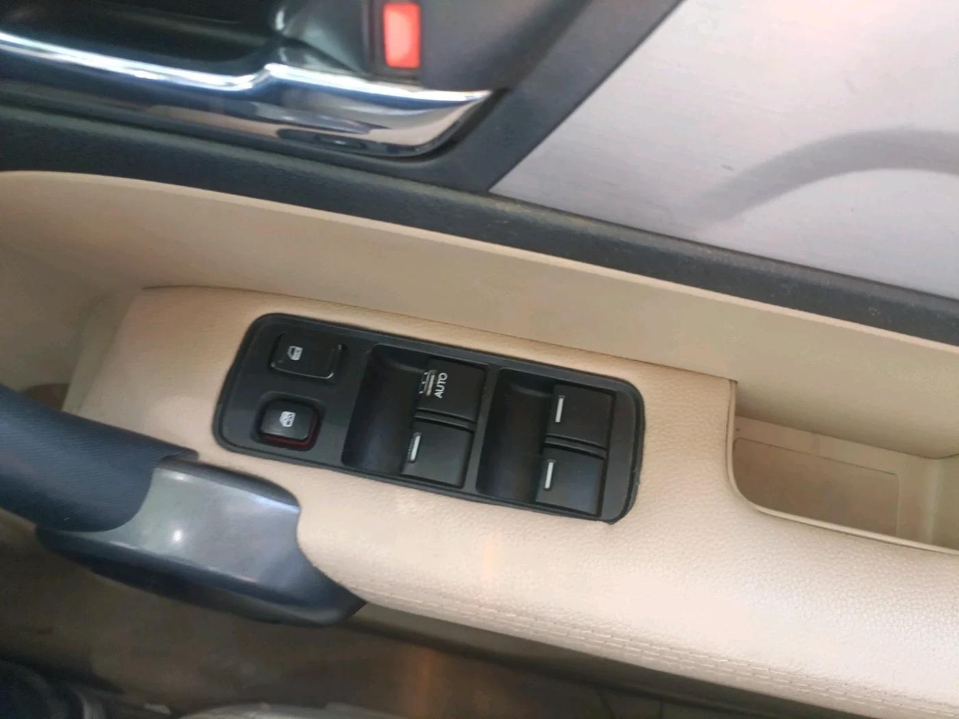 2010 Honda CRV 2.0L 2WD MT, Petrol, Manual, 84,724 km, interior