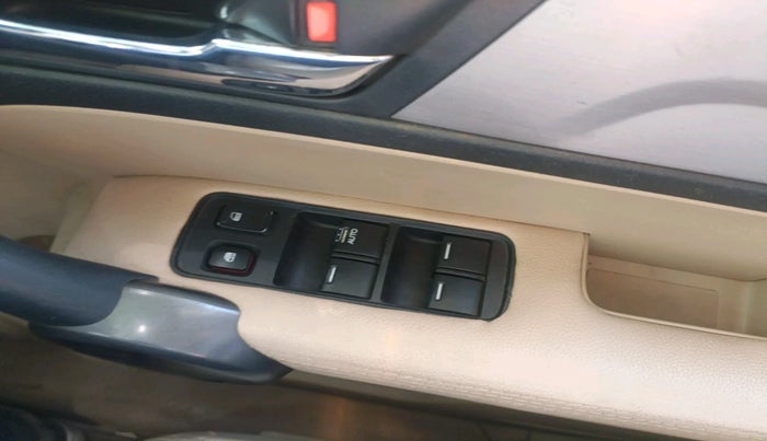 2010 Honda CRV 2.0L 2WD MT, Petrol, Manual, 84,724 km, interior