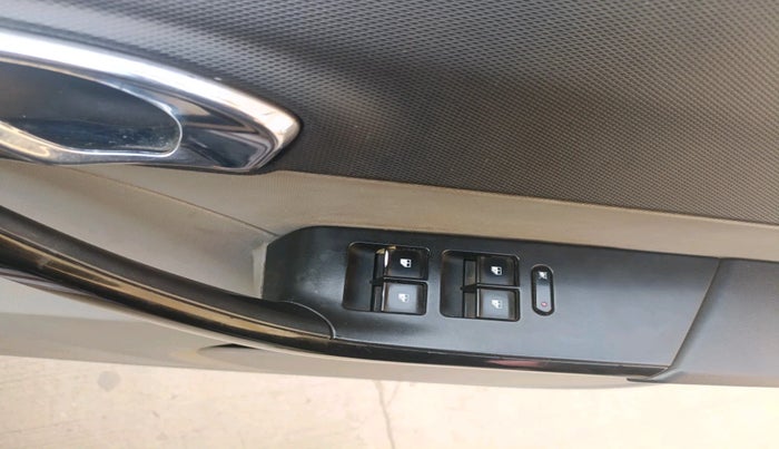 2016 Tata Tiago XZ PETROL, Petrol, Manual, 69,993 km, interior