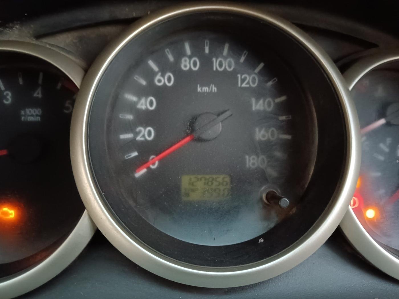 2010 Ford Endeavour 2.5L 4x2 MT HURICANCE LIMITED EDITION, Diesel, Manual, 1,27,826 km, interior