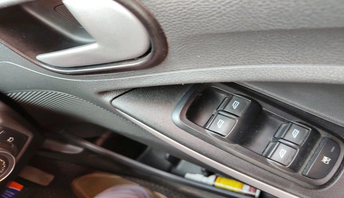 2016 Ford New Figo TITANIUM 1.2 PETROL MT, Petrol, Manual, 1,50,186 km, interior