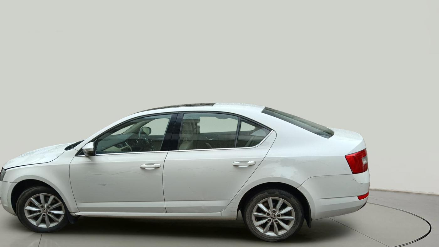 2013 Skoda Octavia ELEGANCE 2.0 TDI AT, Diesel, Automatic, 1,35,600 km, exterior