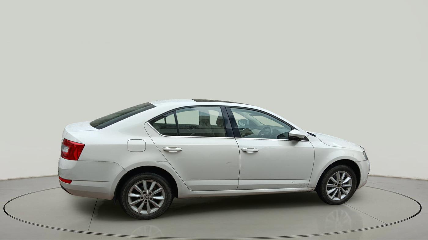 2013 Skoda Octavia ELEGANCE 2.0 TDI AT, Diesel, Automatic, 1,35,600 km, exterior
