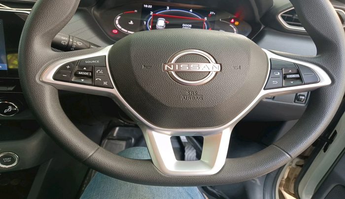 2024 Nissan MAGNITE N-Connecta B4D 1.0 Petrol AMT Dual Tone, Petrol, Automatic, 15,807 km, interior