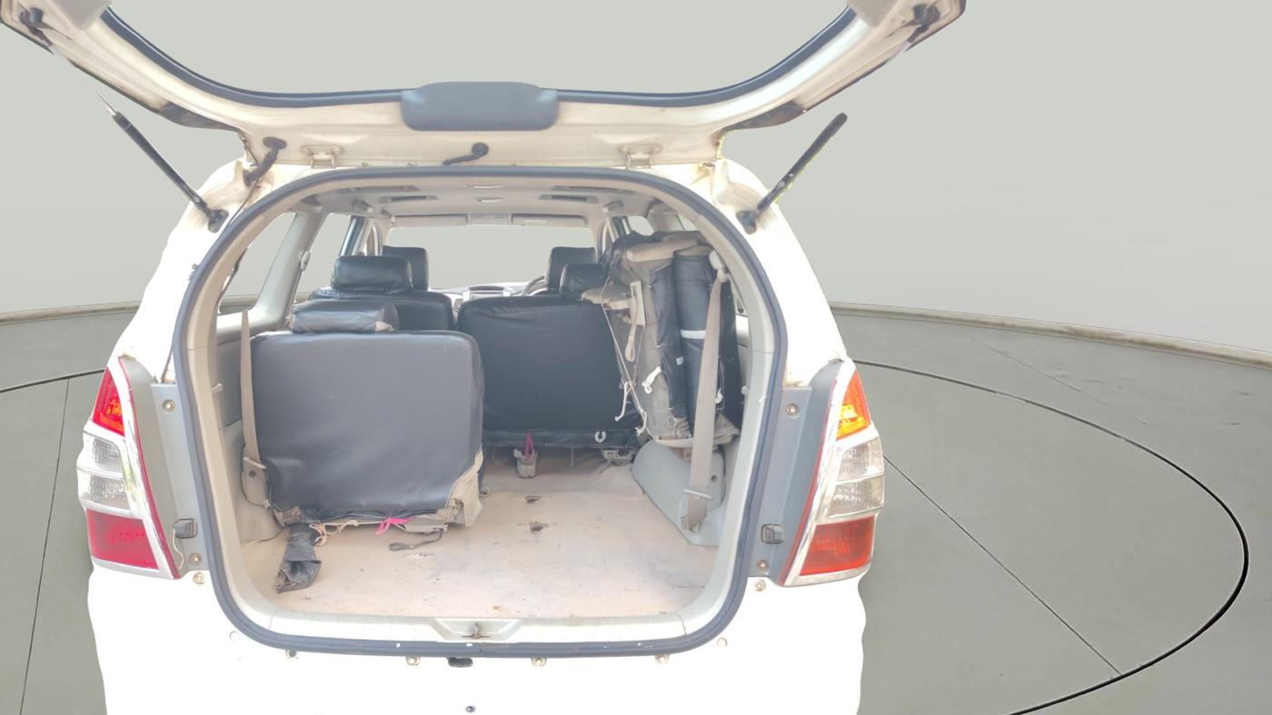 2014 Toyota Innova 2.5 GX 8 STR, Diesel, Manual, 84,307 km, exterior