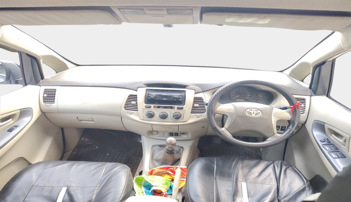 2014 Toyota Innova 2.5 GX 8 STR, Diesel, Manual, 84,307 km, interior