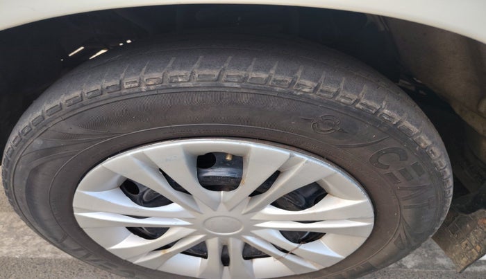 2014 Toyota Innova 2.5 GX 8 STR, Diesel, Manual, 84,307 km, tyre