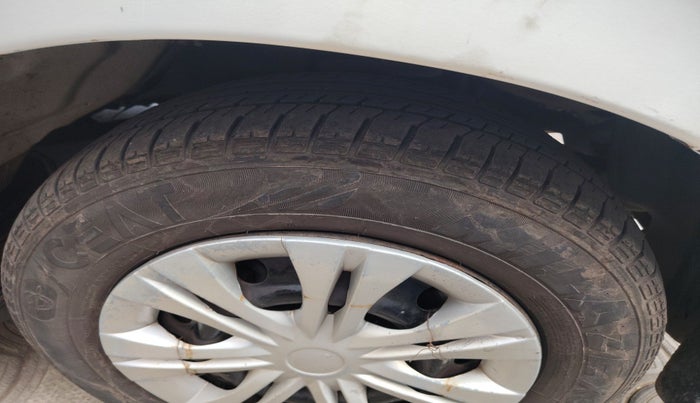 2014 Toyota Innova 2.5 GX 8 STR, Diesel, Manual, 84,307 km, tyre