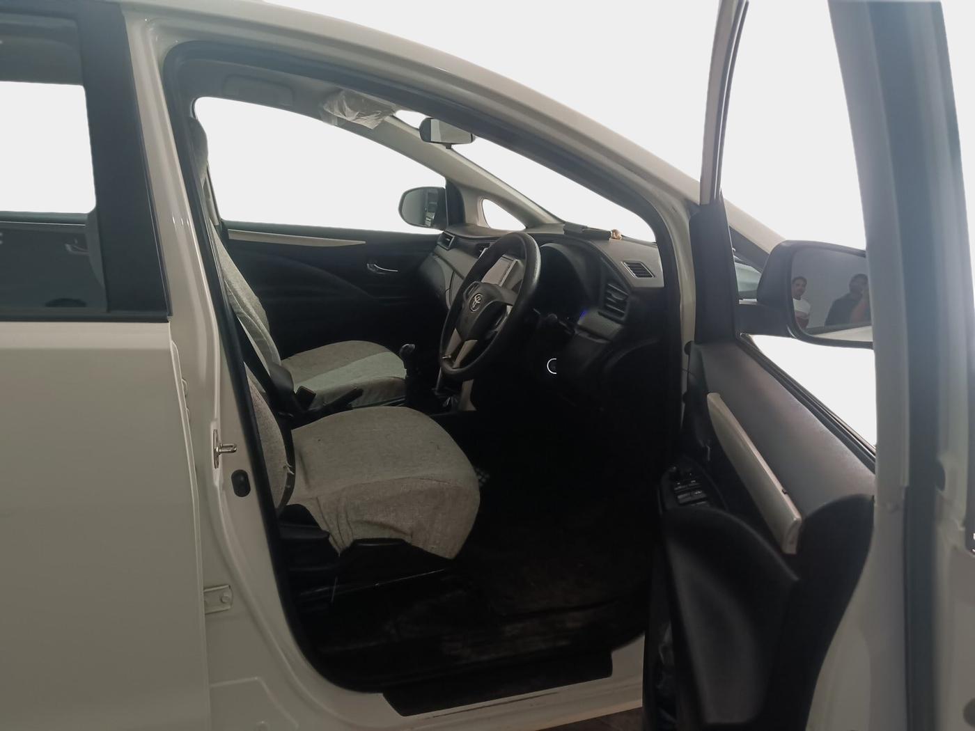 2021 Toyota Innova Crysta 2.4 G 8 STR, Diesel, Manual, 86,602 km, interior