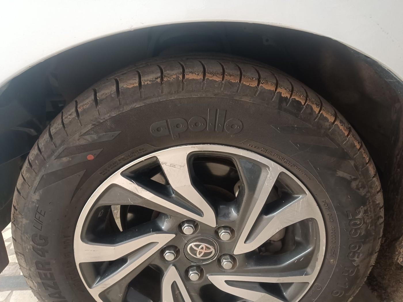 2021 Toyota Innova Crysta 2.4 G 8 STR, Diesel, Manual, 86,602 km, tyre