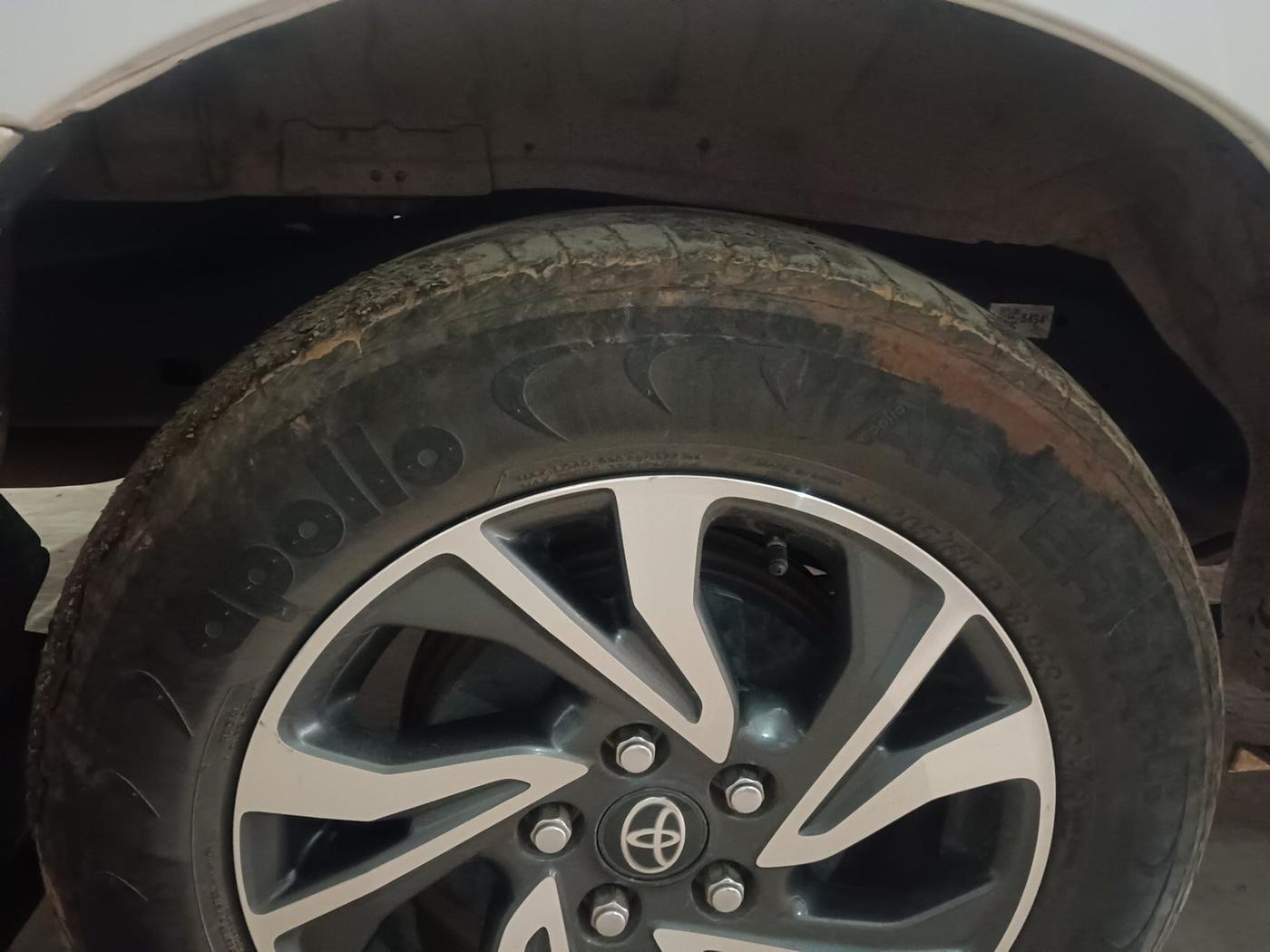 2021 Toyota Innova Crysta 2.4 G 8 STR, Diesel, Manual, 86,602 km, tyre