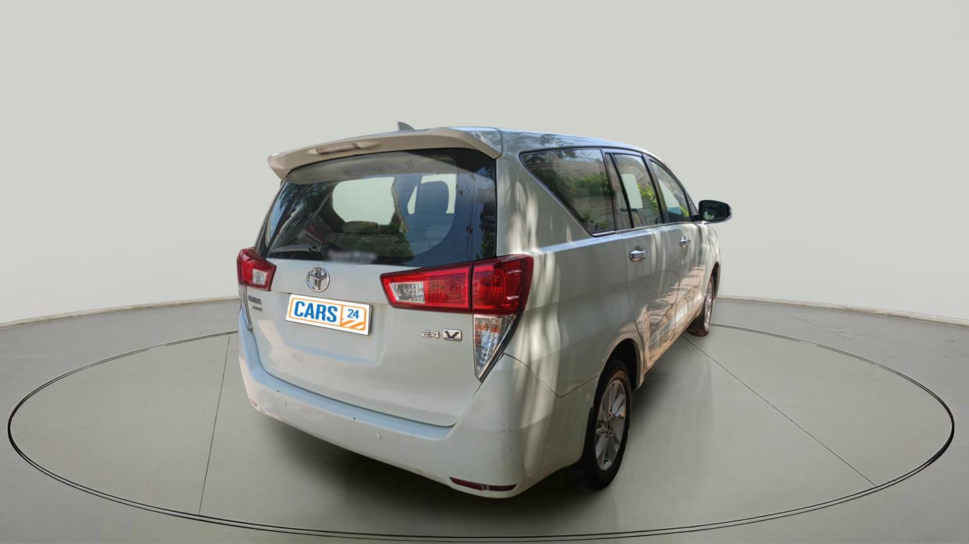 2016 Toyota Innova Crysta 2.4 VX 8 STR, Diesel, Manual, 1,67,473 km, exterior