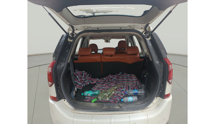 2020 Mahindra XUV500 W7, Diesel, Manual, 73,679 km, exterior