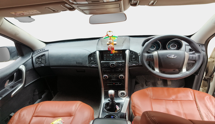 2020 Mahindra XUV500 W7, Diesel, Manual, 73,679 km, interior