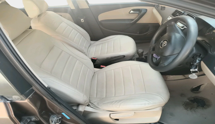 2016 Volkswagen Ameo COMFORTLINE 1.2L, Petrol, Manual, 1,72,139 km, interior