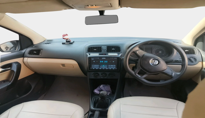 2016 Volkswagen Ameo COMFORTLINE 1.2L, Petrol, Manual, 1,72,139 km, interior