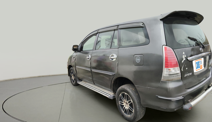 2010 Toyota Innova G1 2.5, Diesel, Manual, 3,50,886 km, exterior