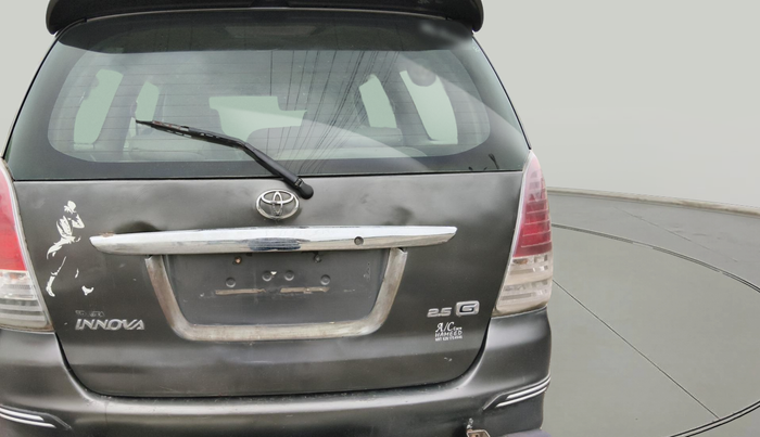 2010 Toyota Innova G1 2.5, Diesel, Manual, 3,50,886 km, exterior