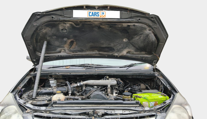 2010 Toyota Innova G1 2.5, Diesel, Manual, 3,50,886 km, exterior