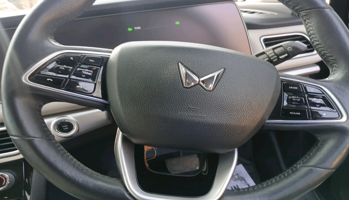 2022 Mahindra XUV700 AX 7 LUXURY D AT 7 STR, Diesel, Automatic, 71,871 km, interior