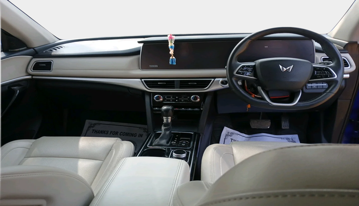 2022 Mahindra XUV700 AX 7 LUXURY D AT 7 STR, Diesel, Automatic, 71,871 km, interior