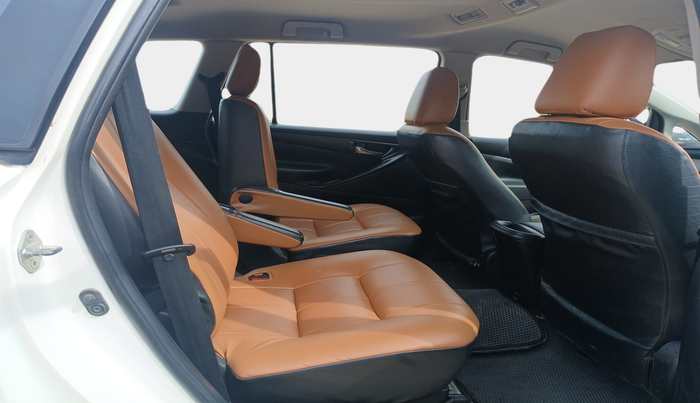 2017 Toyota Innova Crysta 2.4 G 7 STR, Diesel, Manual, 1,14,173 km, interior