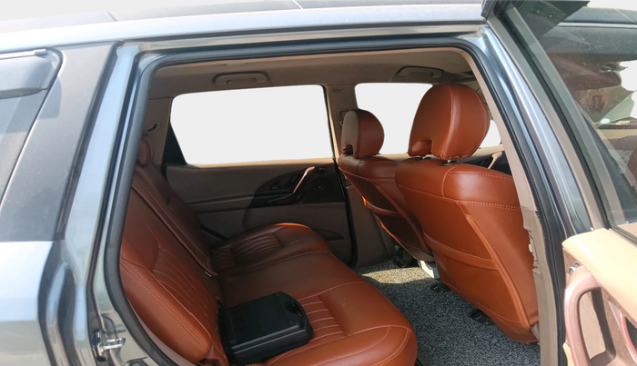 2014 Mahindra XUV500 W4, Diesel, Manual, 1,25,000 km, interior