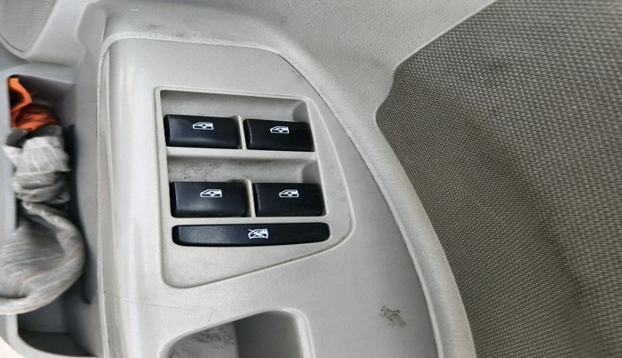 2018 Mahindra Scorpio S5, Diesel, Manual, 69,861 km, interior