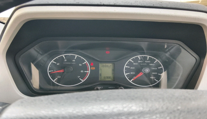 2018 Mahindra Scorpio S5, Diesel, Manual, 69,861 km, interior