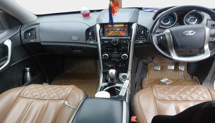 2019 Mahindra XUV500 W11, Diesel, Manual, 1,72,089 km, interior