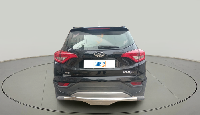 2021 Mahindra XUV300 W8 (O) 1.2 PETROL, Petrol, Manual, 88,712 km, exterior