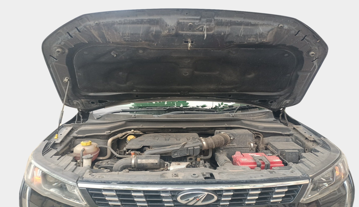 2021 Mahindra XUV300 W8 (O) 1.2 PETROL, Petrol, Manual, 88,712 km, exterior
