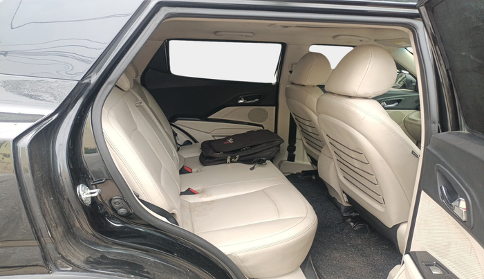 2021 Mahindra XUV300 W8 (O) 1.2 PETROL, Petrol, Manual, 88,712 km, interior